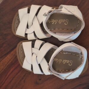 Like new Saltwater sandals